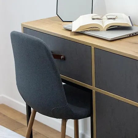 Eliya By Rv - Free Garage Warna